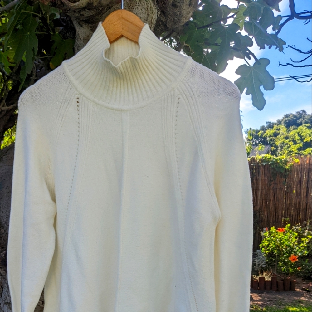 Women's White/Ivory Sweater ( M)
